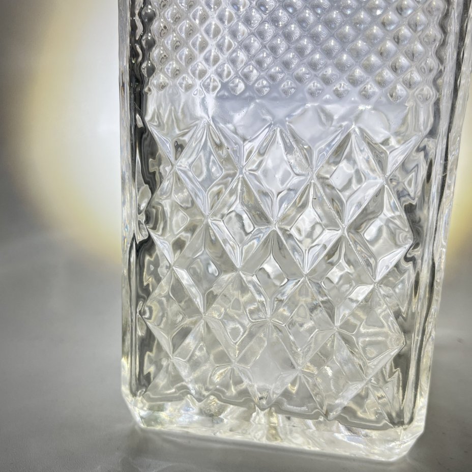 Графин с геометрическим декором