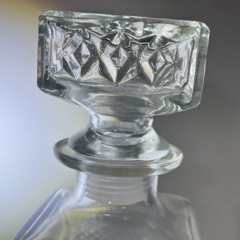 Графин с геометрическим декором