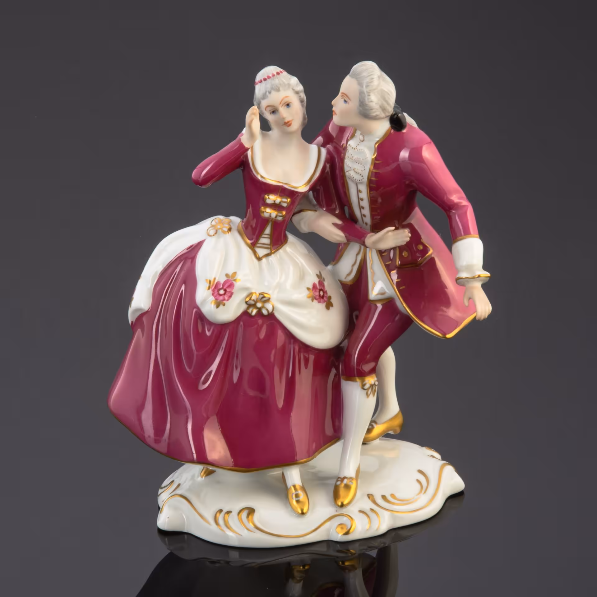 Статуэтка "Галантные ухаживания (Дама с кавалером)", Royal Dux