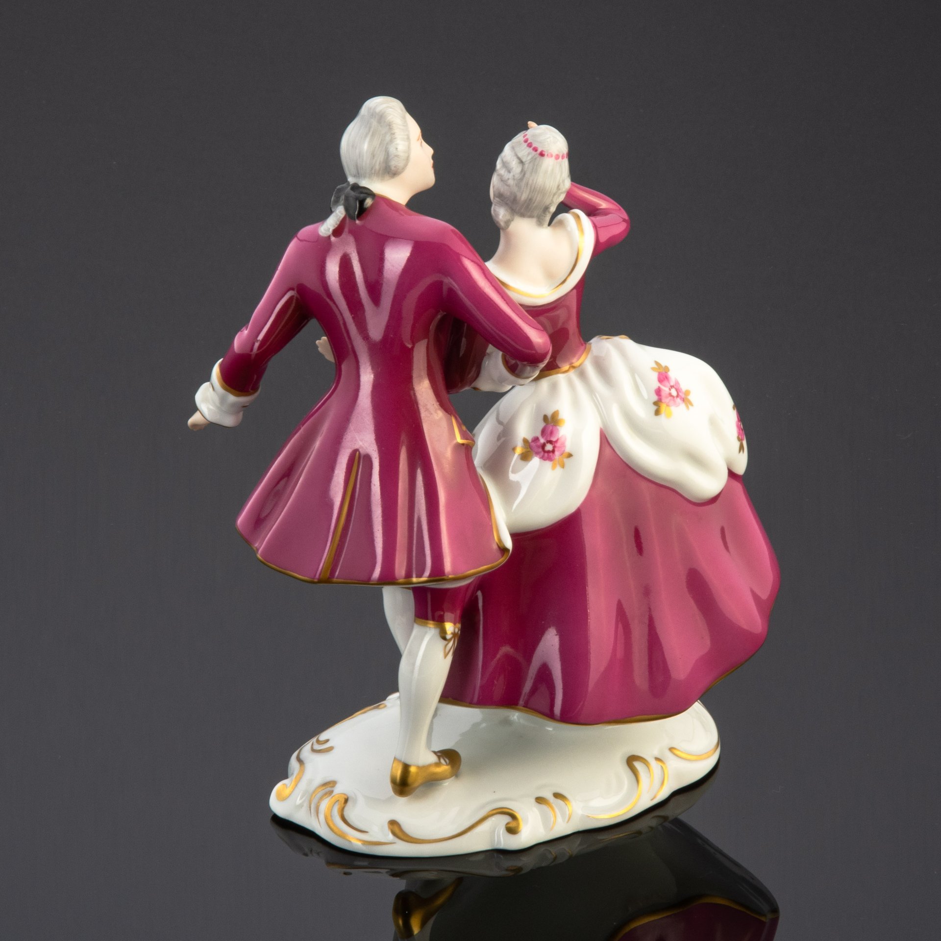Статуэтка "Галантные ухаживания (Дама с кавалером)", Royal Dux