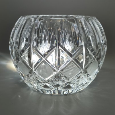Конфетница круглой формы с геометрическим декором, хрусталь, резьба, Дятьковский хрустальный завод, Российская Федерация, 1990-2015 гг.