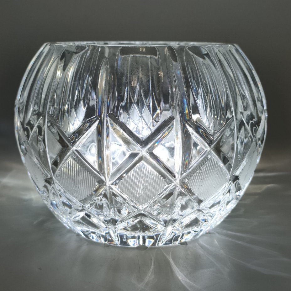 Конфетница круглой формы с геометрическим декором, хрусталь, резьба, Дятьковский хрустальный завод, Российская Федерация, 1990-2015 гг.