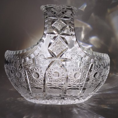 Конфетница в форме корзинки с рельефным декором