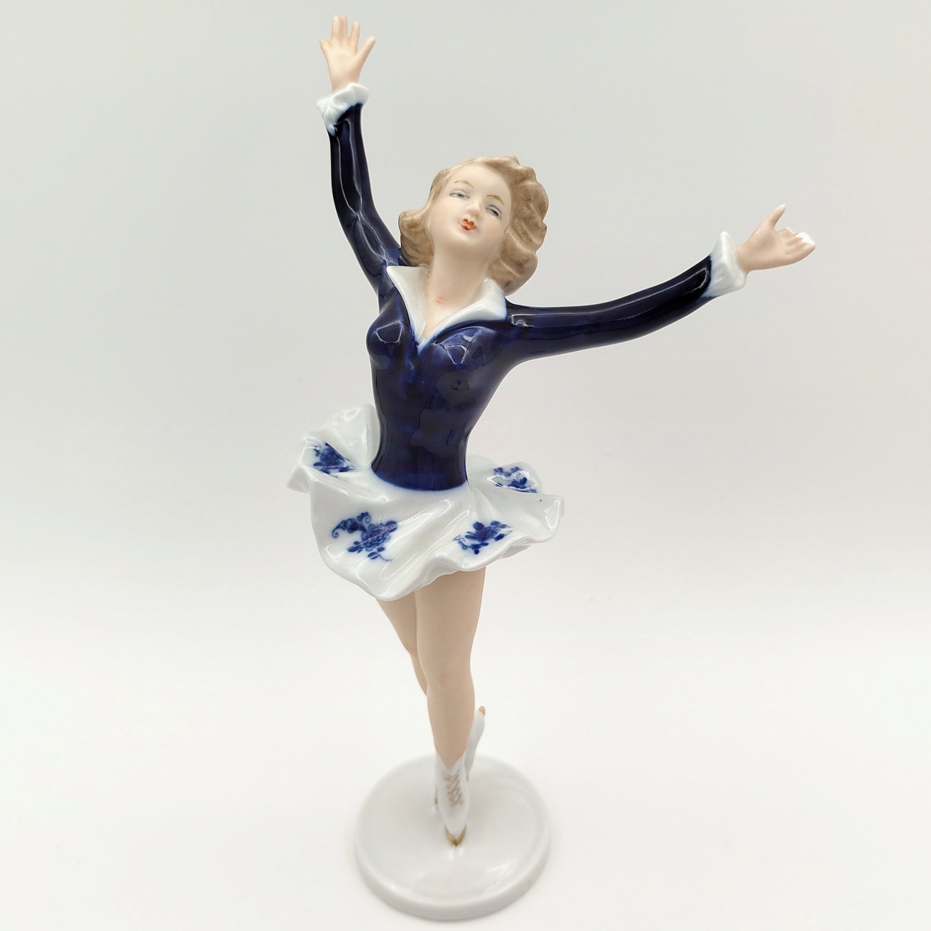 Статуэтка "Фигуристка", фарфор, роспись, золочение, Wallendorf, Германия, 1963-1990 гг., Wallendorf
