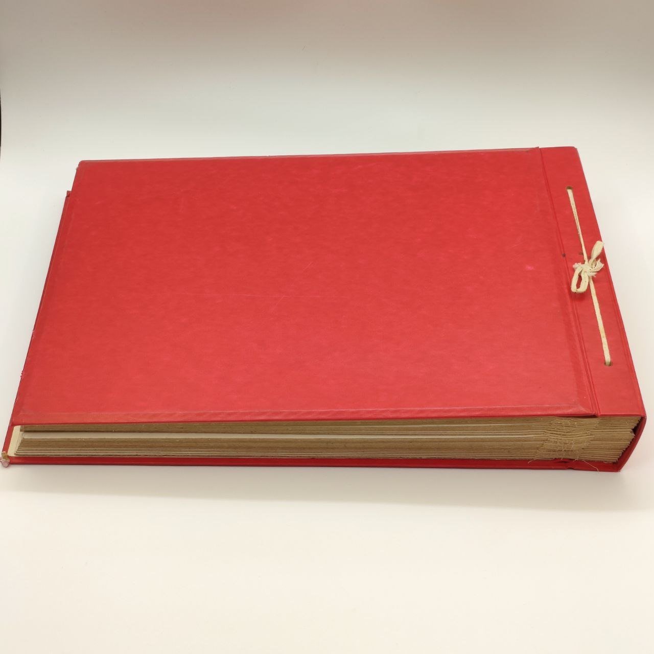 Альбом "Московское высшее пограничное командное ордена Октябрьской Революции Краснознаменное училище КГБ СССР Моссовета" (незаполненная), бумага, картон, кожзам, печать, СССР, 1983-1987 гг.