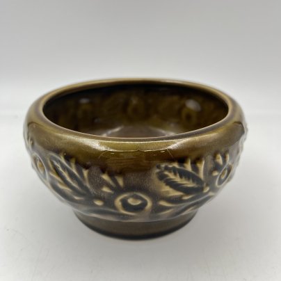 Вазочка (конфетница) с рельефным растительным орнаментом, керамика, глазурь, Львовская керамико-скульптурная фабрика (ЛКСФ), СССР, 1970-1990 гг.