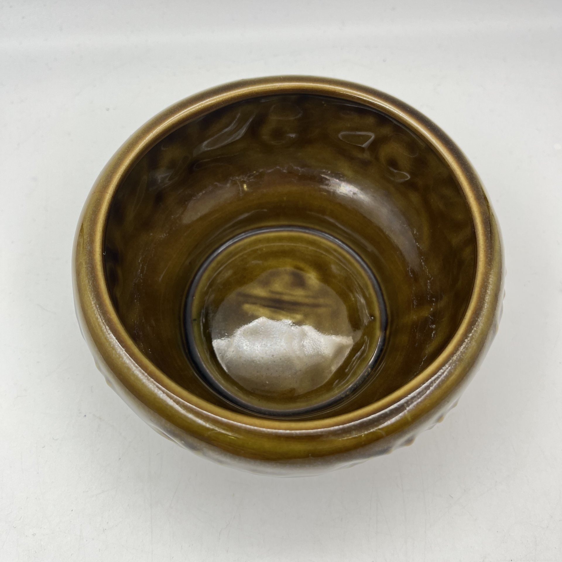 Вазочка (конфетница) с рельефным растительным орнаментом, керамика, глазурь, Львовская керамико-скульптурная фабрика (ЛКСФ), СССР, 1970-1990 гг.