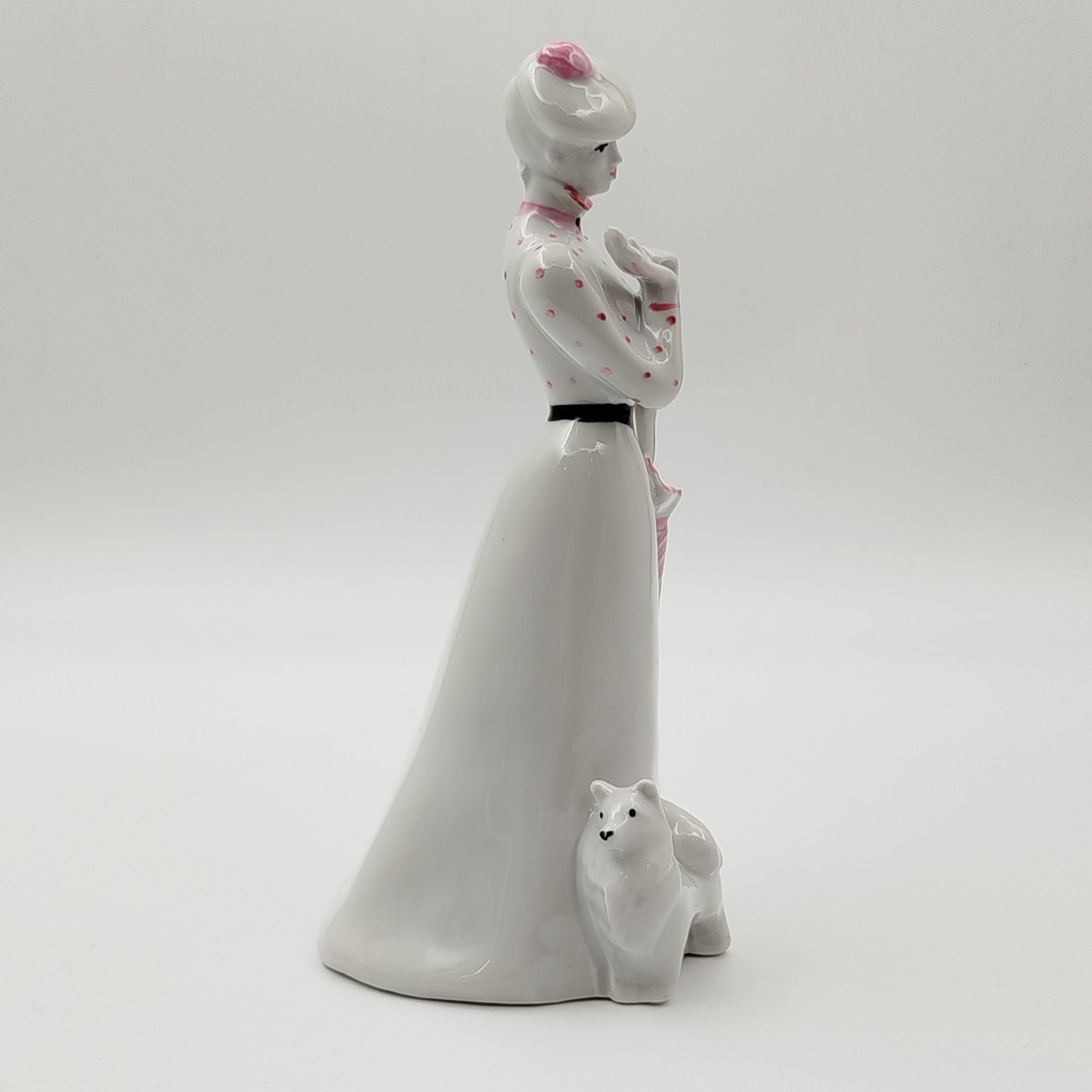 Статуэтка «Дама с собачкой», скульптор А.Д. Бржезицкая