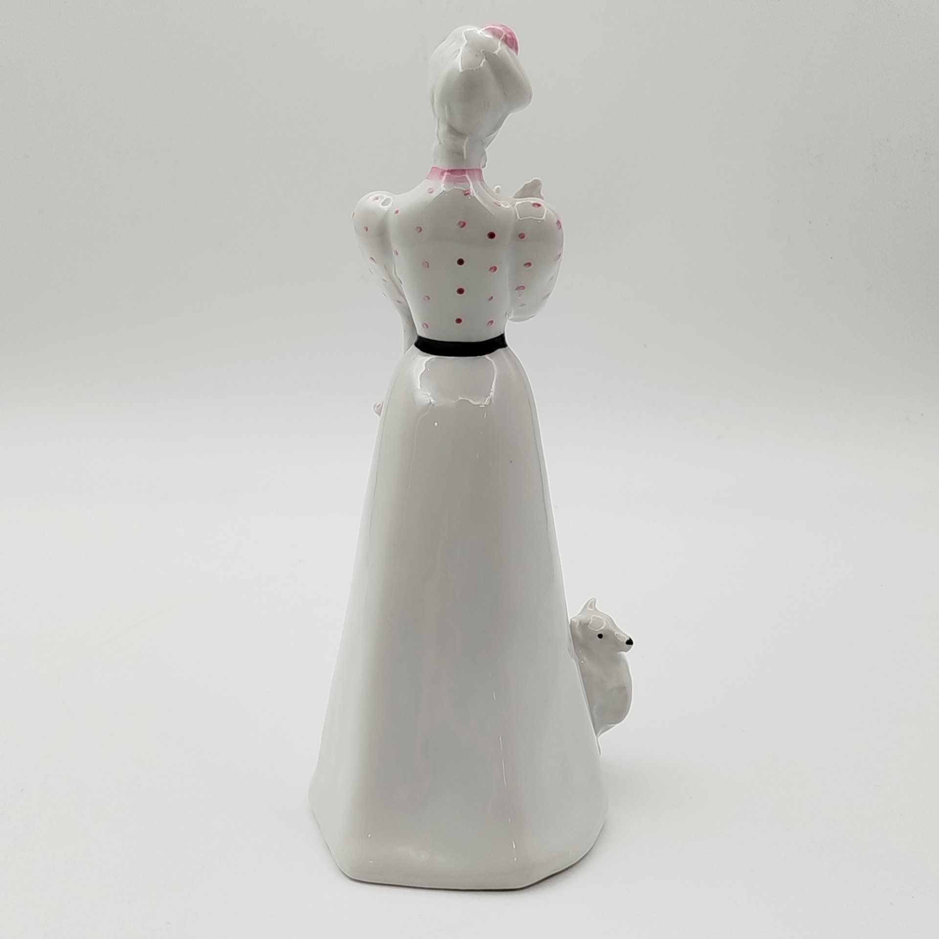 Статуэтка «Дама с собачкой», скульптор А.Д. Бржезицкая