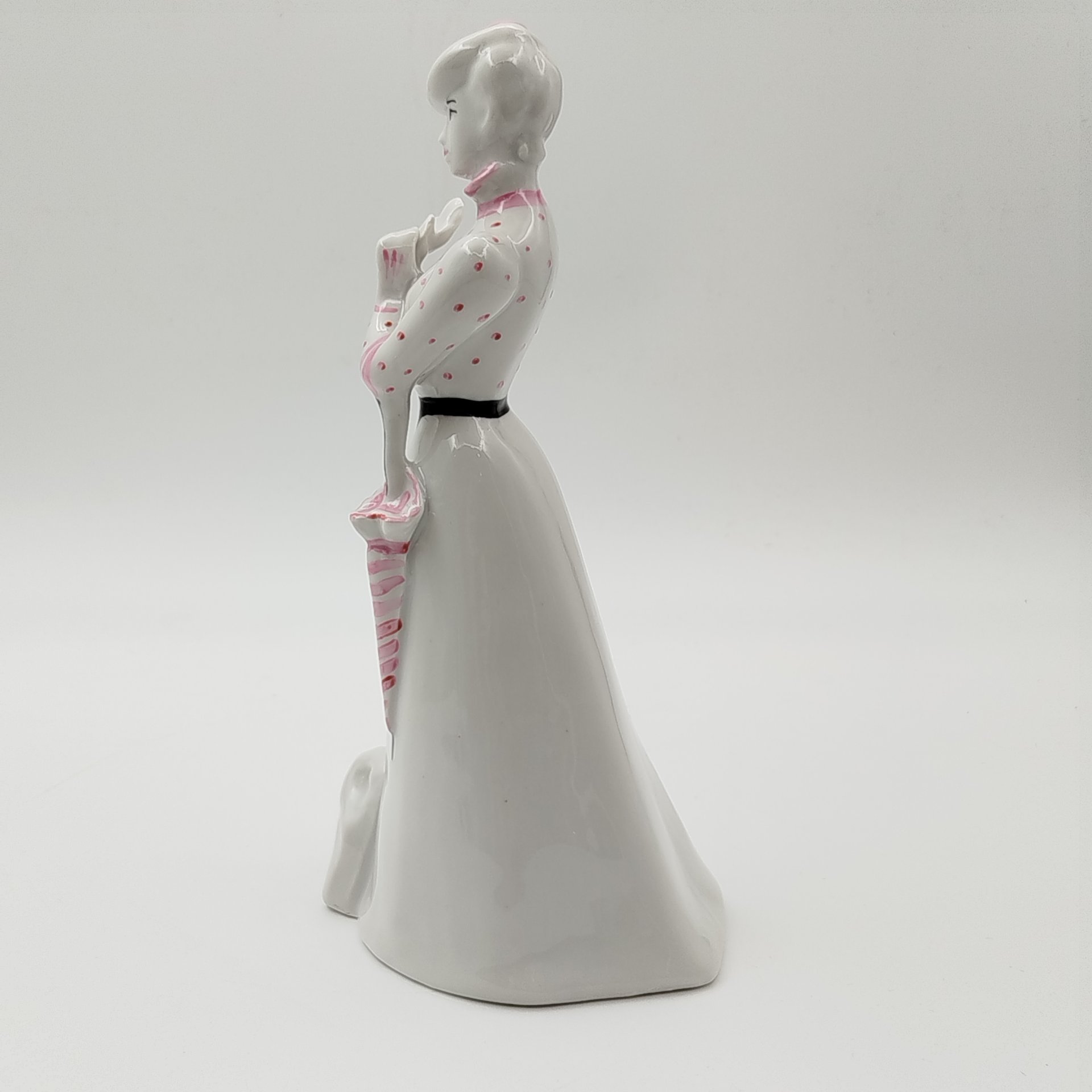 Статуэтка «Дама с собачкой», скульптор А.Д. Бржезицкая