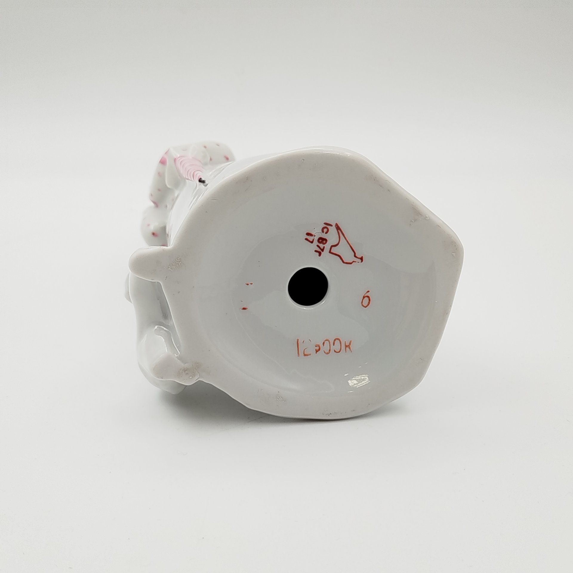 Статуэтка «Дама с собачкой», скульптор А.Д. Бржезицкая