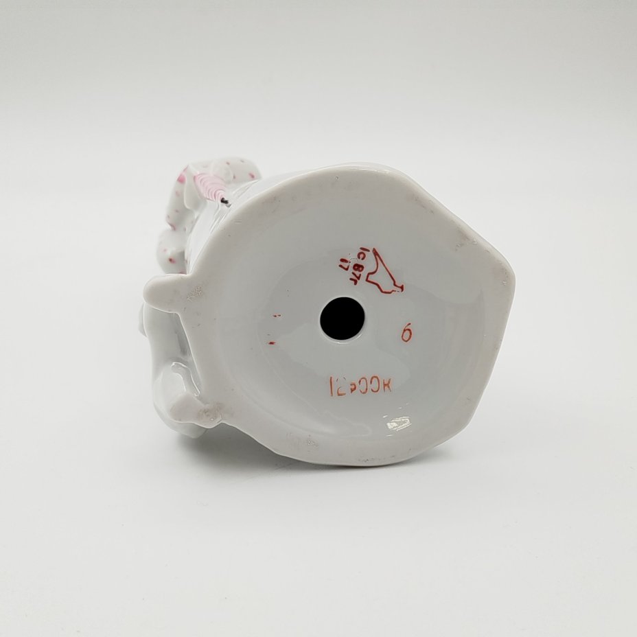 Статуэтка «Дама с собачкой», скульптор А.Д. Бржезицкая