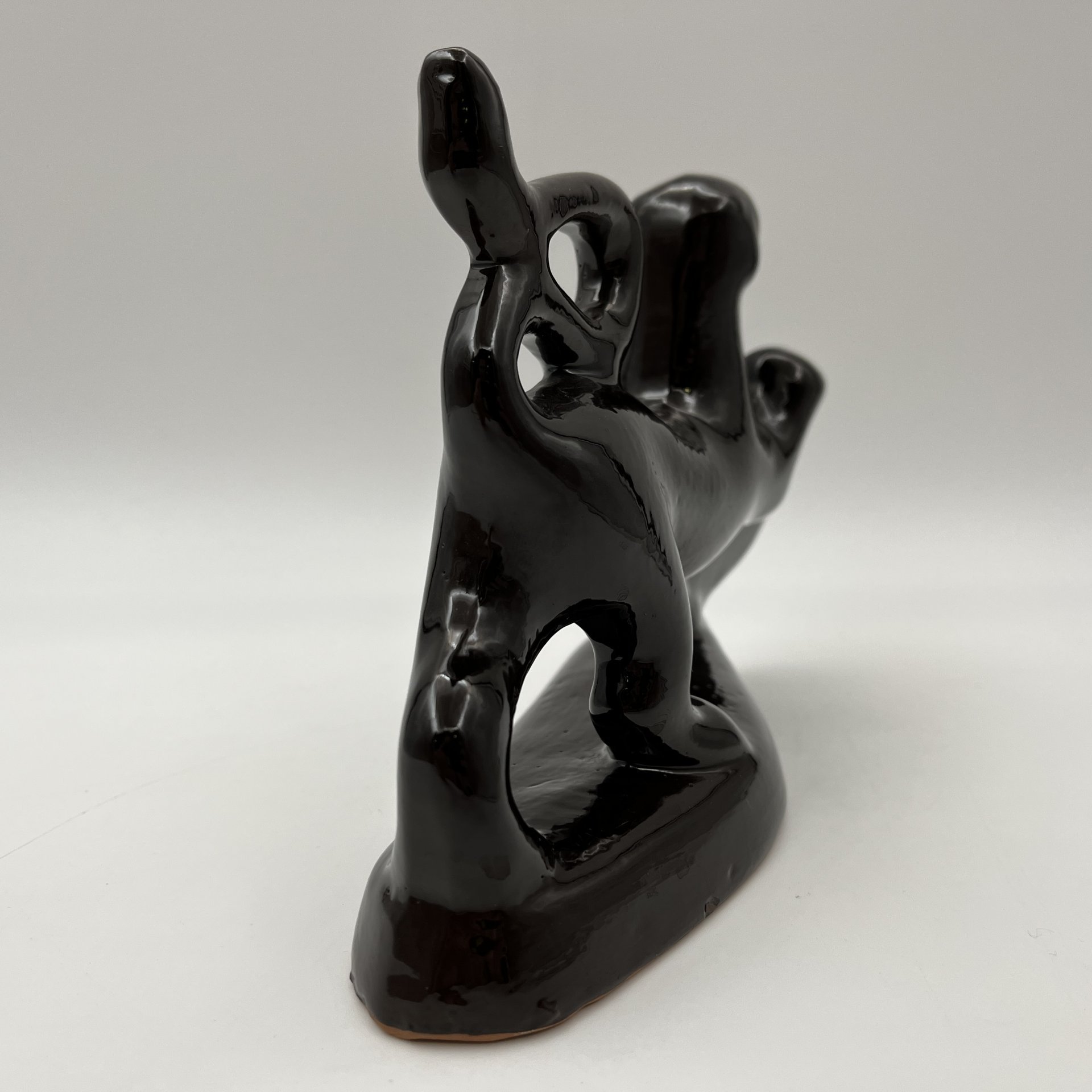 Статуэтка "Барс" с геральдическим щитом, на котором имеется надпись "Псков", Завод «Псковский гончар»