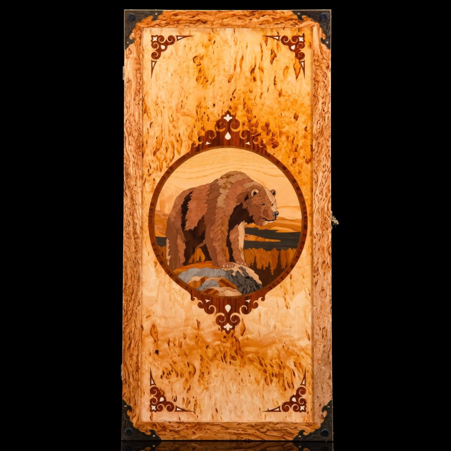 Нарды "Медведь" (Охота), дерево, карельская береза, морение, шлифовка, лак, инкрустация, перламутр, Российская Федерация, 2025 г.