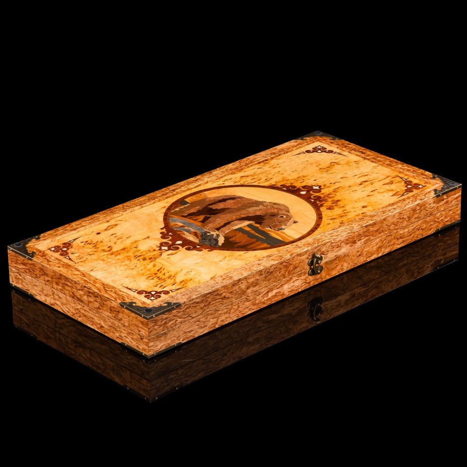 Нарды "Медведь" (Охота), дерево, карельская береза, морение, шлифовка, лак, инкрустация, перламутр, Российская Федерация, 2025 г.