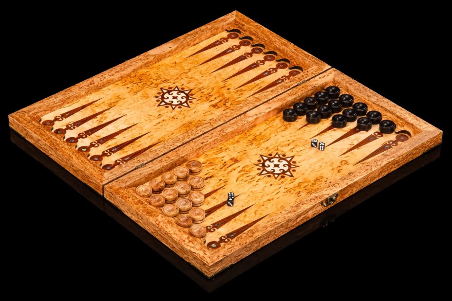 Нарды "Медведь" (Охота), дерево, карельская береза, морение, шлифовка, лак, инкрустация, перламутр, Российская Федерация, 2025 г.