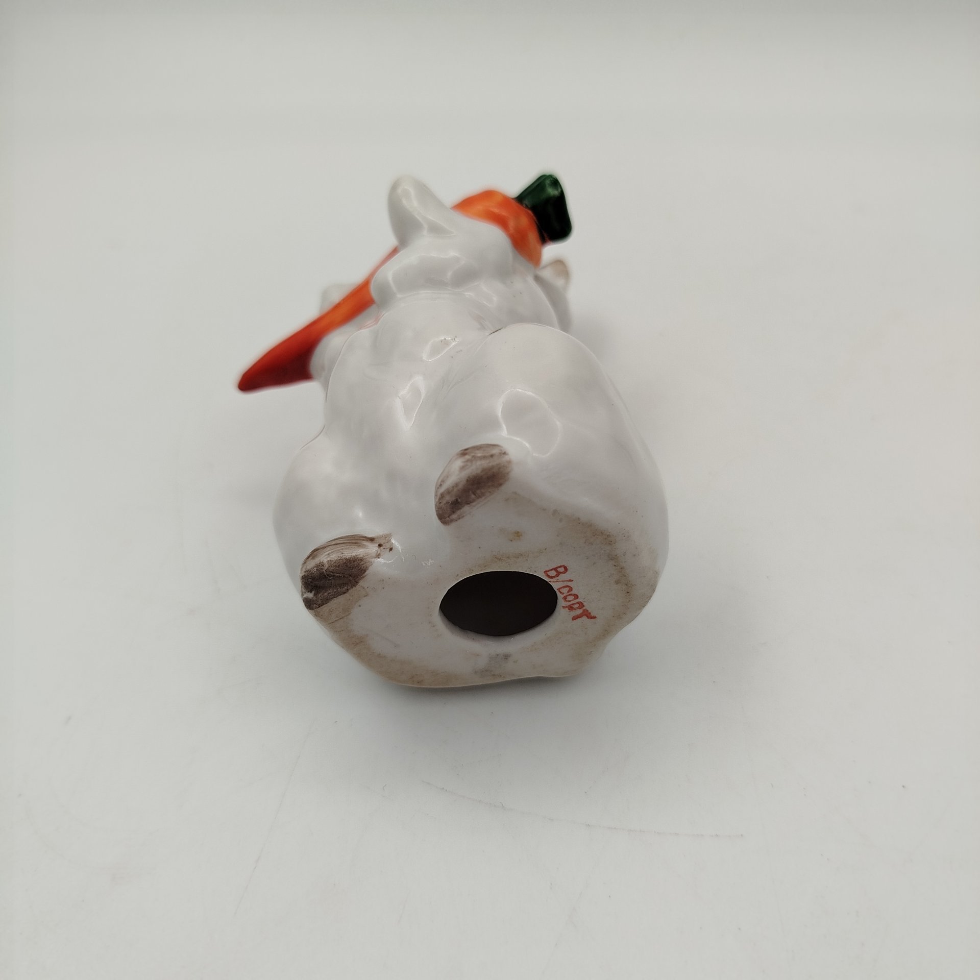 Статуэтка "Заяц с морковкой", скульптор Е.И. Чарушин