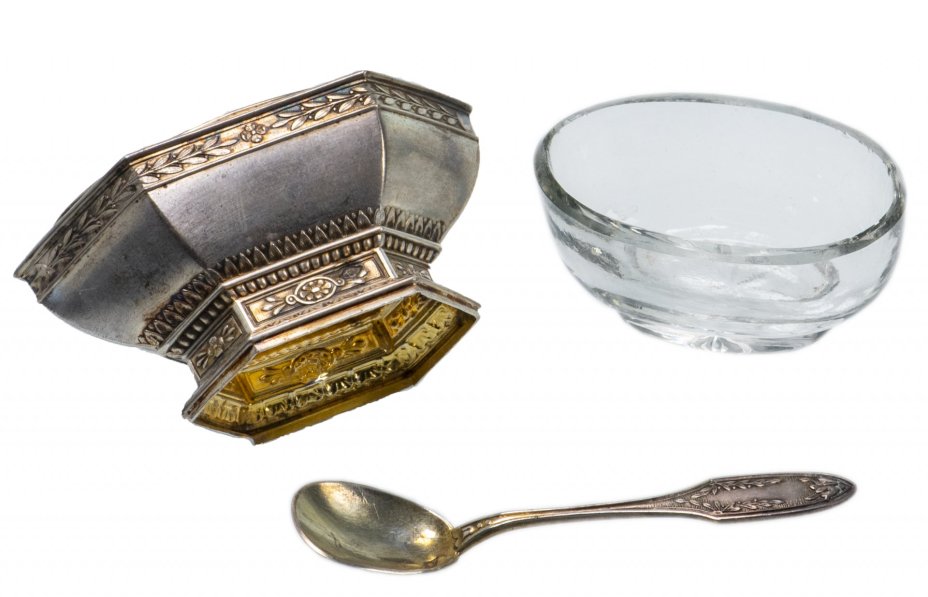 Солонка с ложкой в неоклассическом, серебро 950 пр., фирма "Pierre Bezon", Франция, 1910-1930 гг.