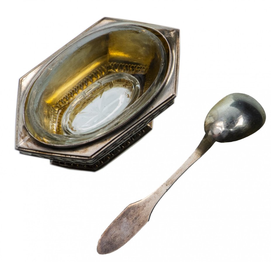 Солонка с ложкой в неоклассическом, серебро 950 пр., фирма "Pierre Bezon", Франция, 1910-1930 гг.