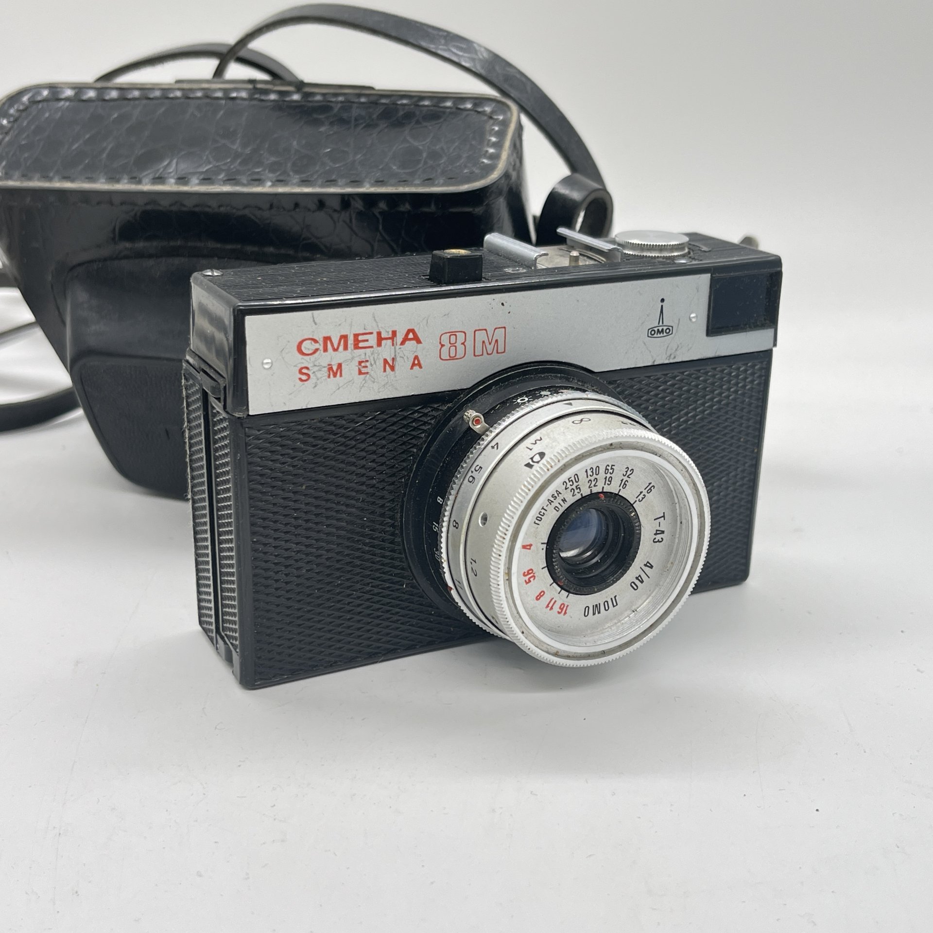 Фотоаппарат "Смена-8" в оригинальном кофре (не работает), металл, стекло, полимерный материал, кожа, ЛОМО (Ленинградское оптико-механическое объединение), СССР, 1970-1990 гг.