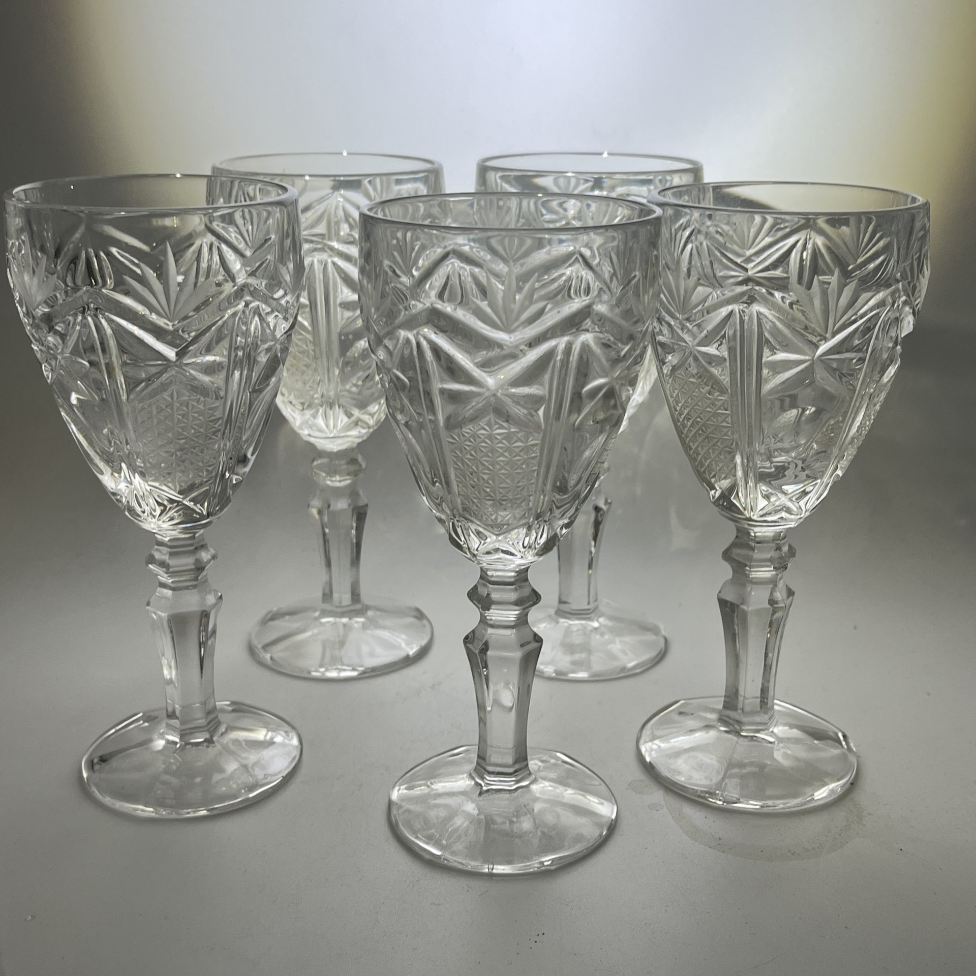 Набор из 5 бокалов с геометрическим декором, хрусталь, пресс, СССР, 1970-1990 гг.