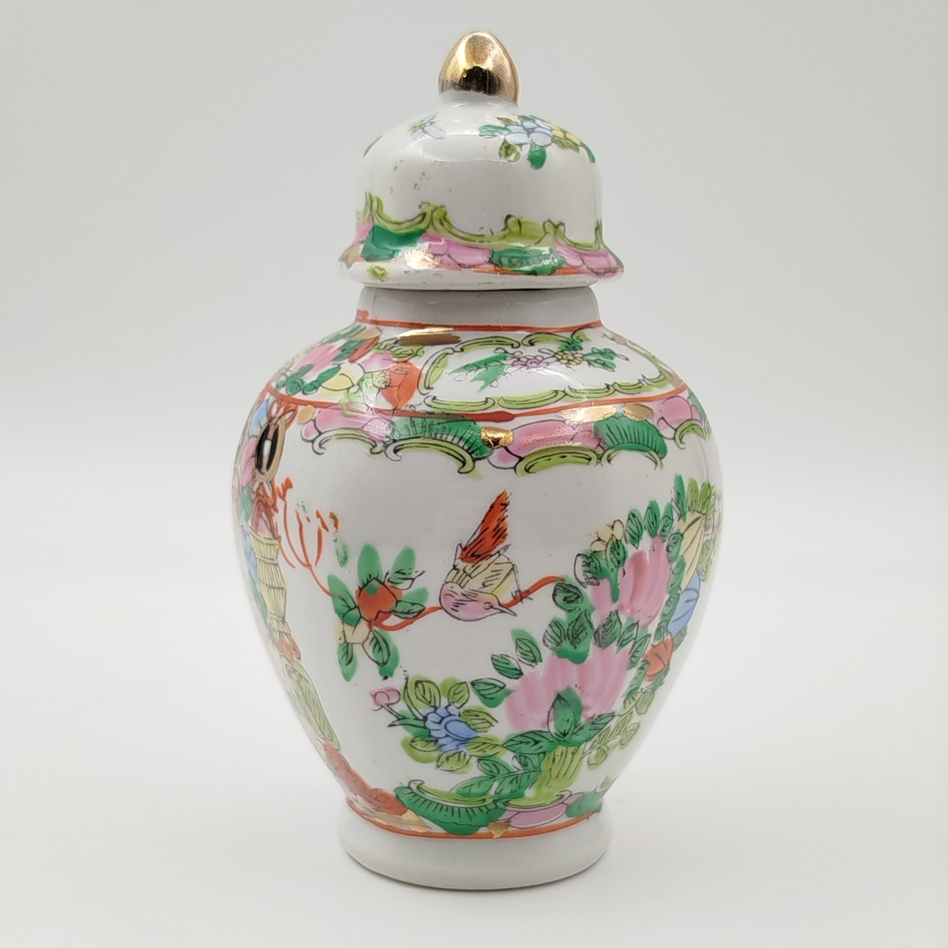 Ваза миниатюрная с крышкой "Сцена императорского двора", форма «мейпин»