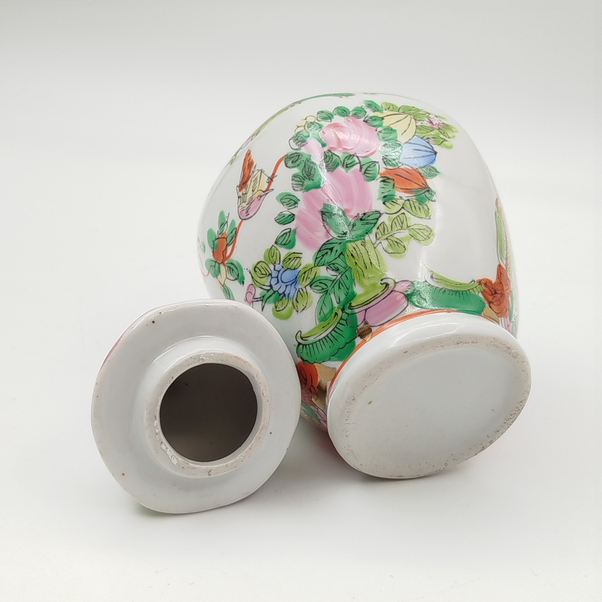 Ваза миниатюрная с крышкой "Сцена императорского двора", форма «мейпин»