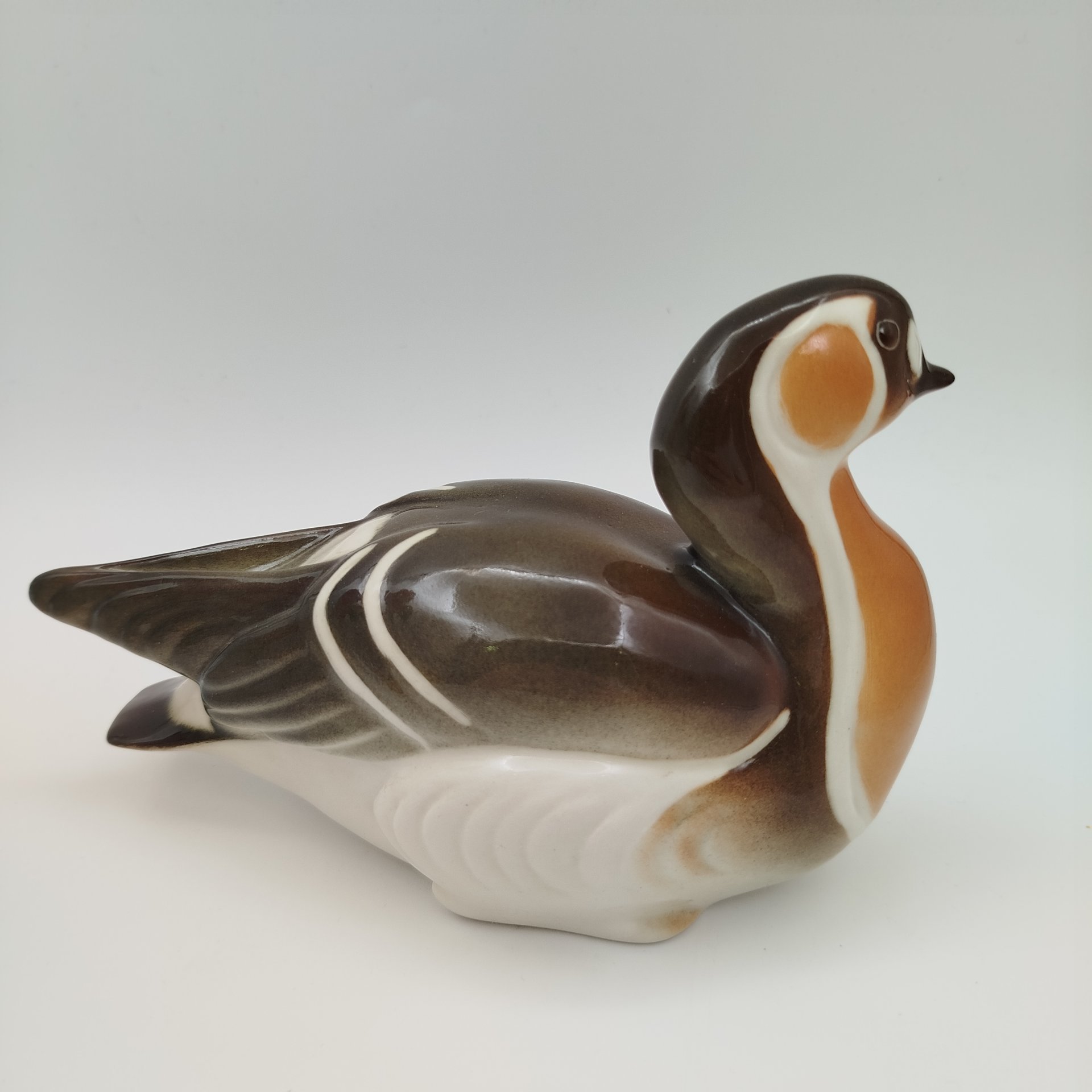 Статуэтка "Краснозобая казарка", скульптор П.П. Веселов