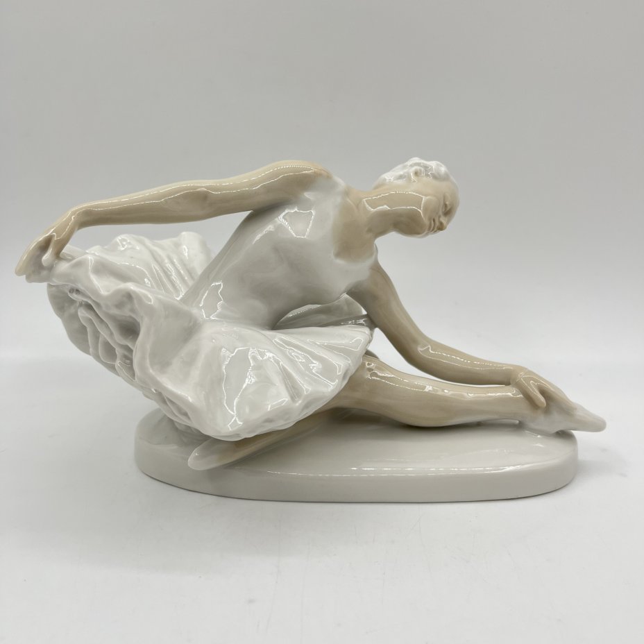 Статуэтка «Умирающий лебедь» (без росписи), скульптор Сычёв В.И., Ленинградский завод фарфоровых изделий (ЛЗФИ)