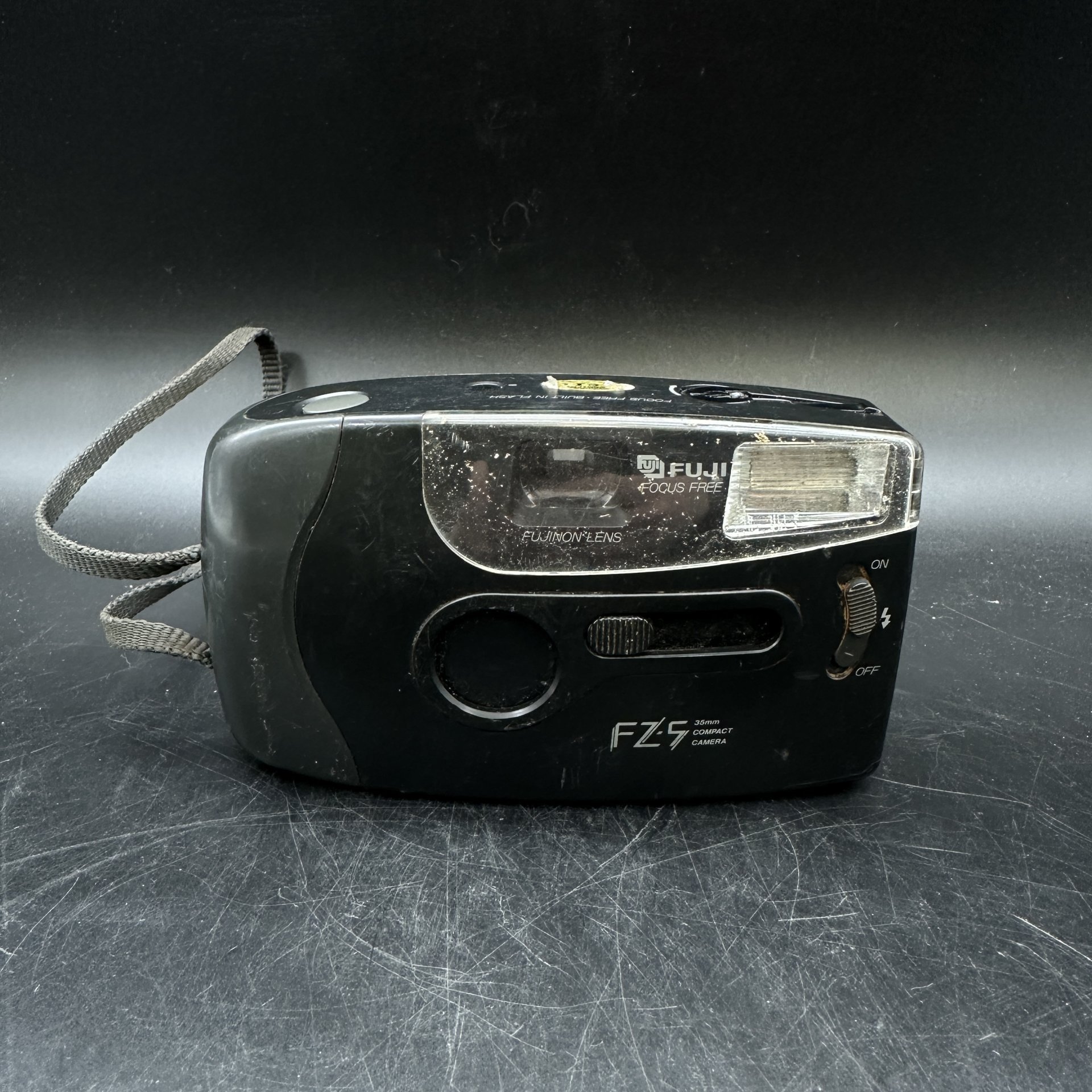Фотоаппарат (нерабочий) "Fuji focus free", пластик, Fujifilm, Япония, 1990-2000 гг.