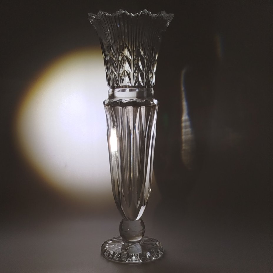 Ваза для цветов "Стройная", автор Мунтян Ю.А., стекло, алмазная грань, шлифовка, Ленинградский завод художественного стекла (ЛЗХС), СССР, 1950-1960 гг.