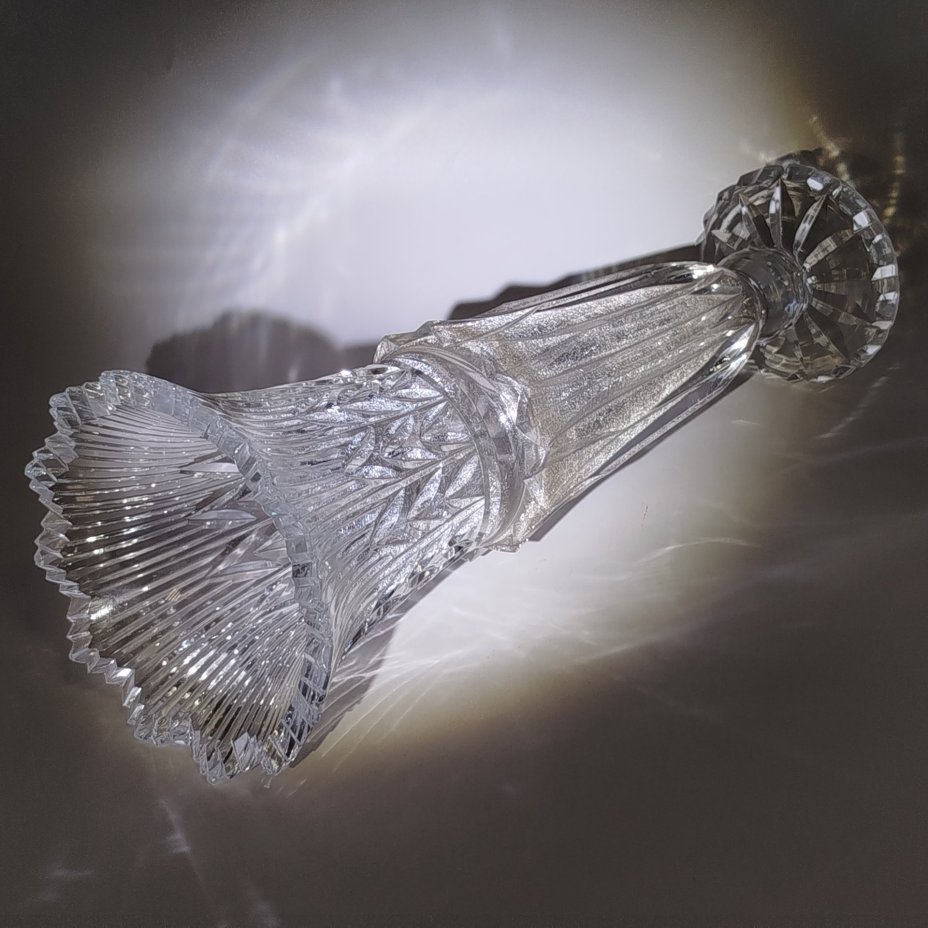 Ваза для цветов "Стройная", автор Мунтян Ю.А., стекло, алмазная грань, шлифовка, Ленинградский завод художественного стекла (ЛЗХС), СССР, 1950-1960 гг.