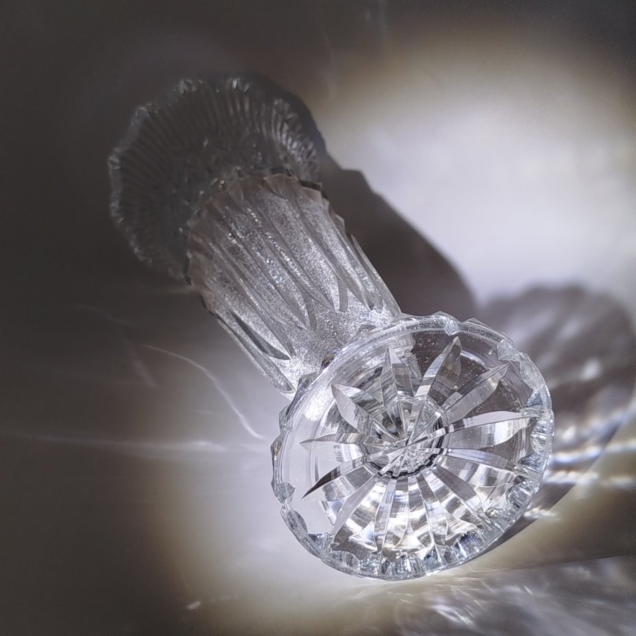 Ваза для цветов "Стройная", автор Мунтян Ю.А., стекло, алмазная грань, шлифовка, Ленинградский завод художественного стекла (ЛЗХС), СССР, 1950-1960 гг.