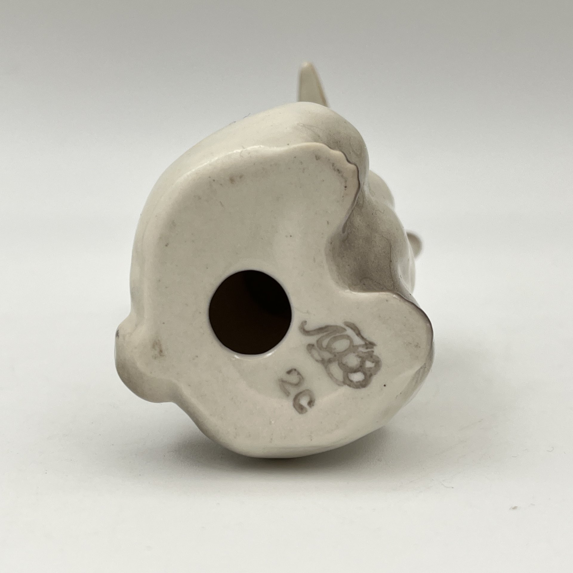 Статуэтка "Заяц с морковкой", скульптор Е.И. Чарушин