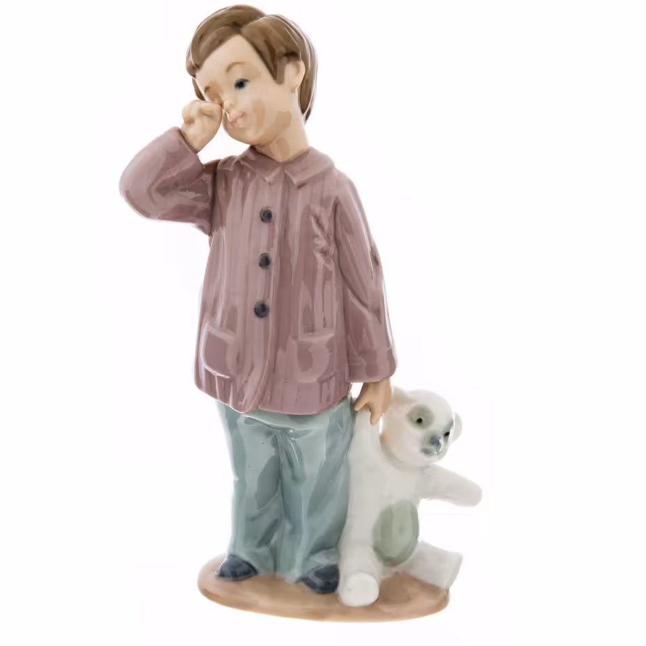 Статуэтка "Мальчик с медвежонком",  фарфор, роспись, мануфактура "NAO porcelain", Испания, 1980-2000 гг., NAO Porcelain