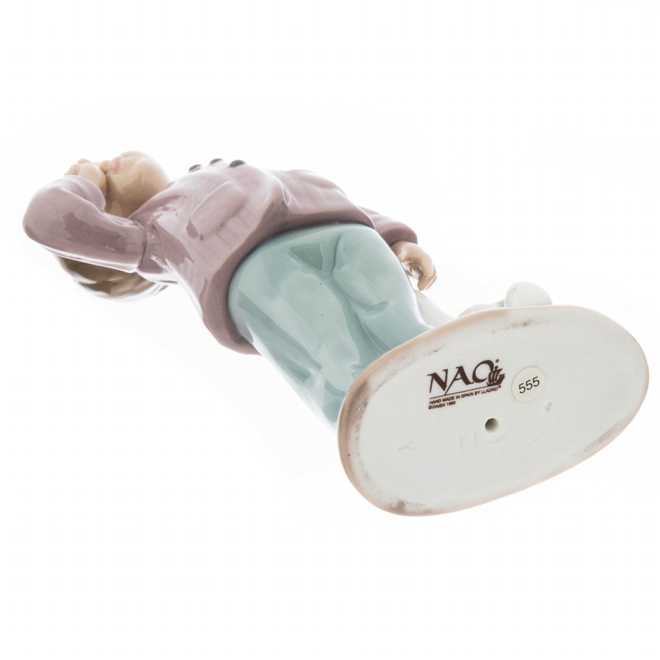 Статуэтка "Мальчик с медвежонком",  фарфор, роспись, мануфактура "NAO porcelain", Испания, 1980-2000 гг., NAO Porcelain
