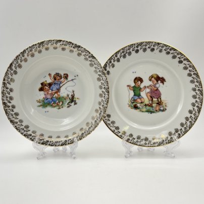 Набор тарелок для ребенка (суповая и обеденная) с изображением детских игр, фарфор, деколь, золочение, Limoges, Франция, 1960-1980 гг.
