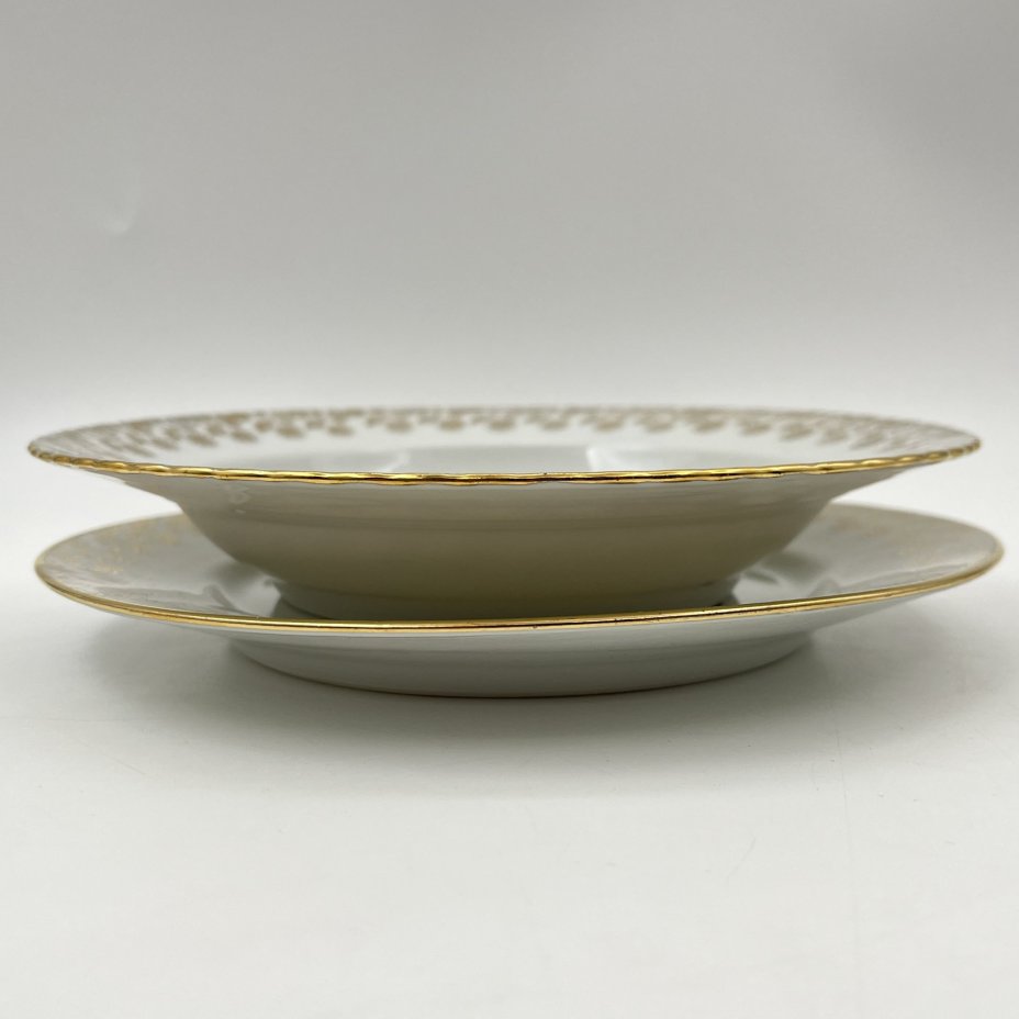 Набор тарелок для ребенка (суповая и обеденная) с изображением детских игр, фарфор, деколь, золочение, Limoges, Франция, 1960-1980 гг.