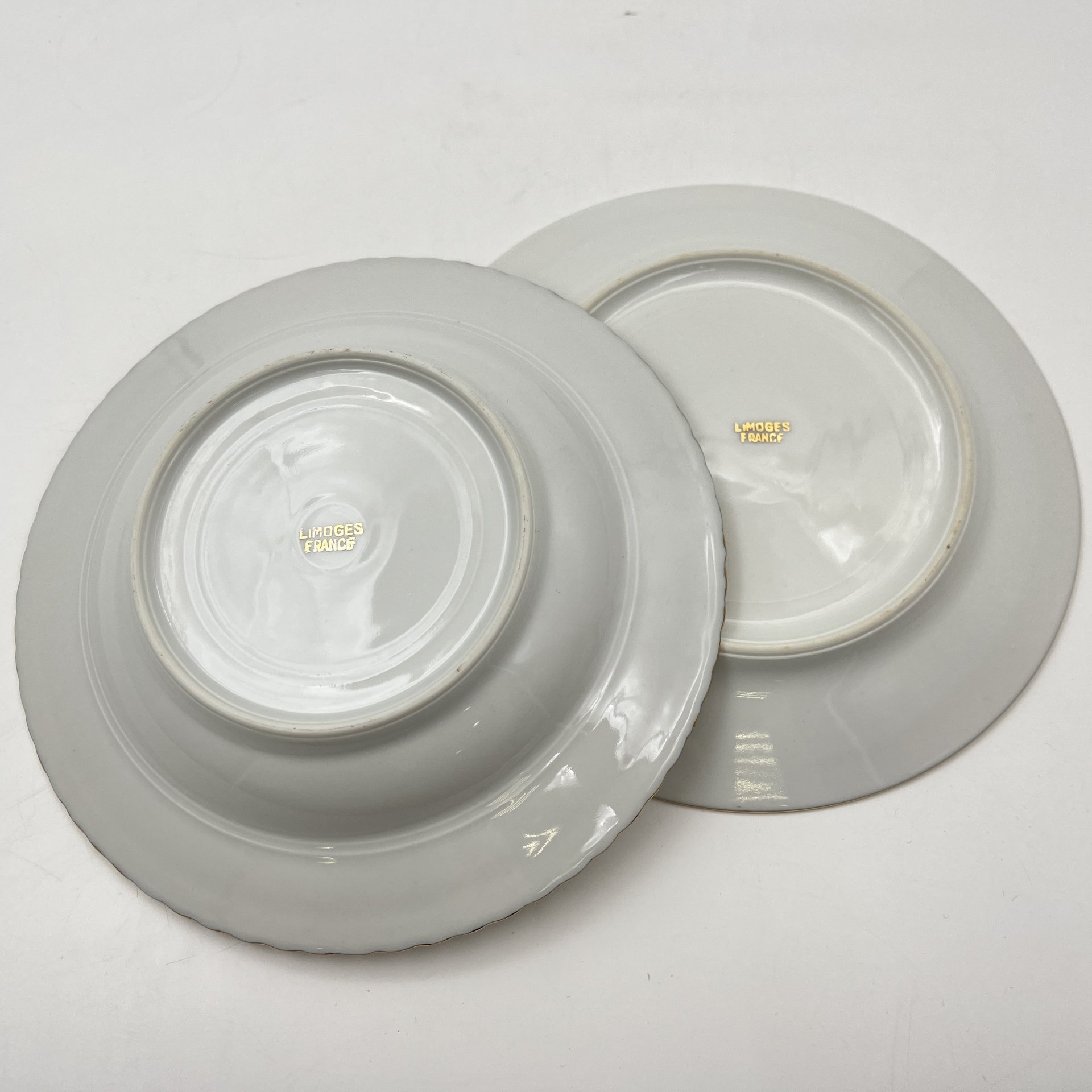 Набор тарелок для ребенка (суповая и обеденная) с изображением детских игр, фарфор, деколь, золочение, Limoges, Франция, 1960-1980 гг.