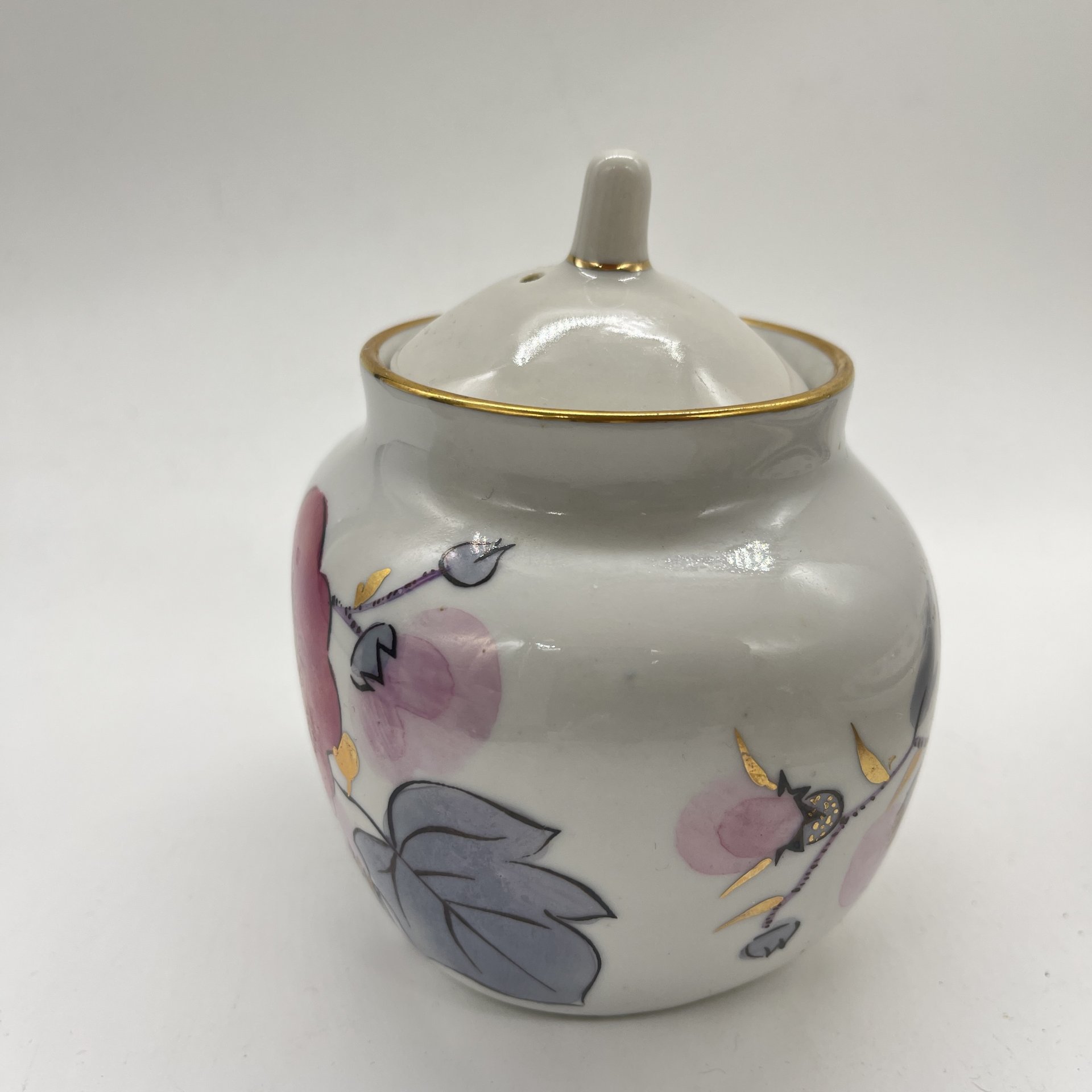 Чайница с расписным цветочным декором, фарфор, роспись, золочение, Ленинградский фарфоровый завод (ЛФЗ), СССР, 1960-1980 гг.