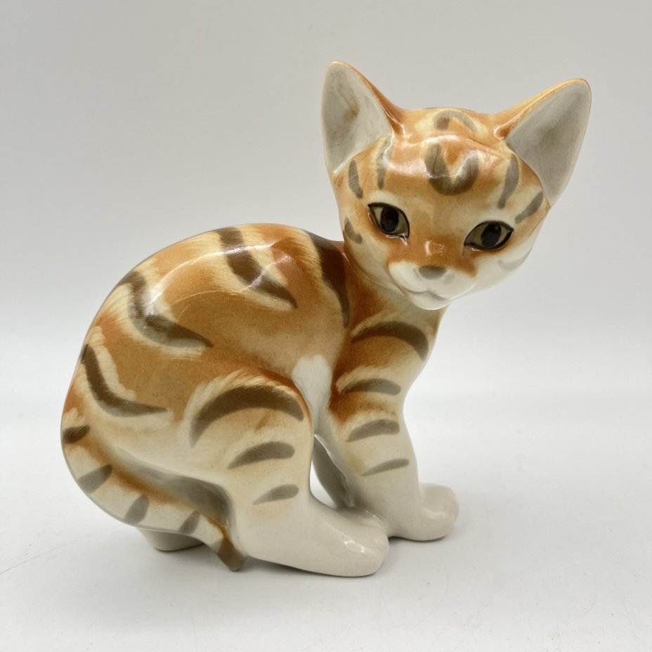 Статуэтка "Котёнок" ("Рыжий котёнок"), скульптор П.П. Веселов, художник В.М. Жбанов, фарфор, роспись, Ленинградский фарфоровый завод (ЛФЗ), СССР, 1970-1990 гг.