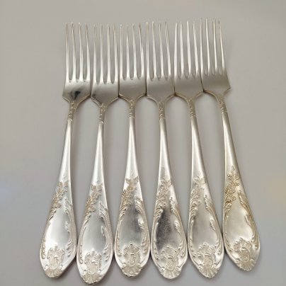 Набор из 6-ти столовых вилок, украшенных растительным декором
