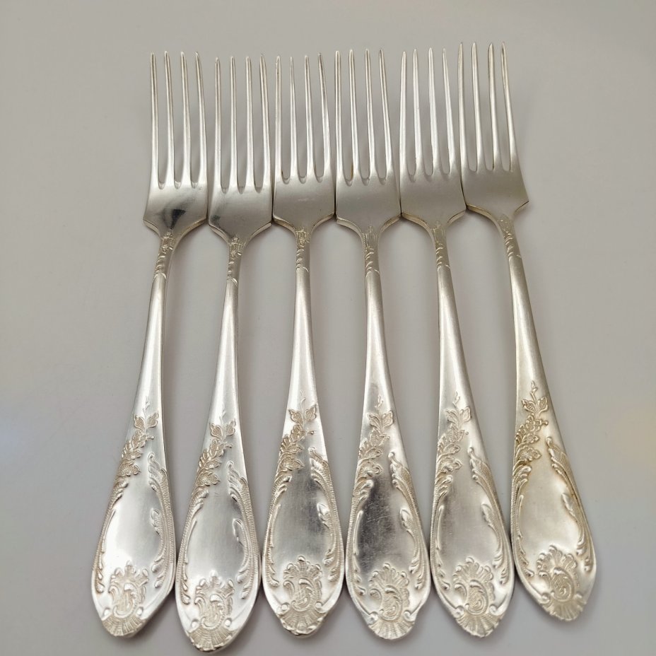 Набор из 6-ти столовых вилок, украшенных растительным декором