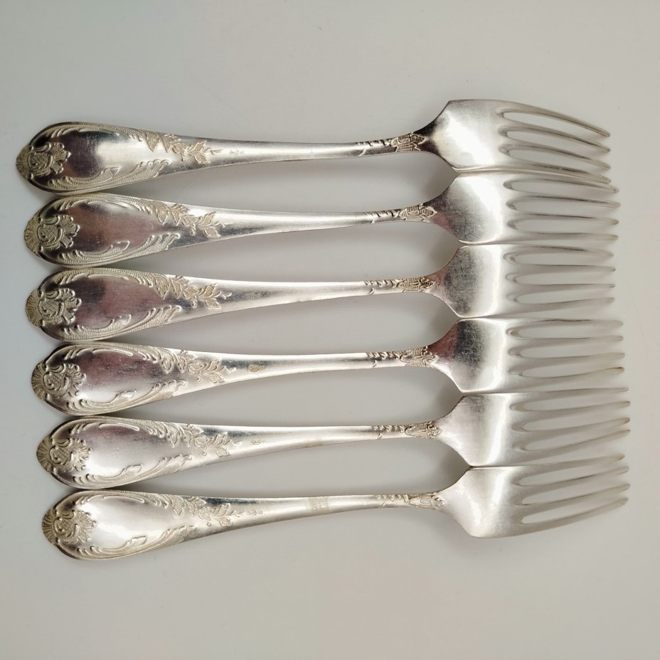 Набор из 6-ти столовых вилок, украшенных растительным декором