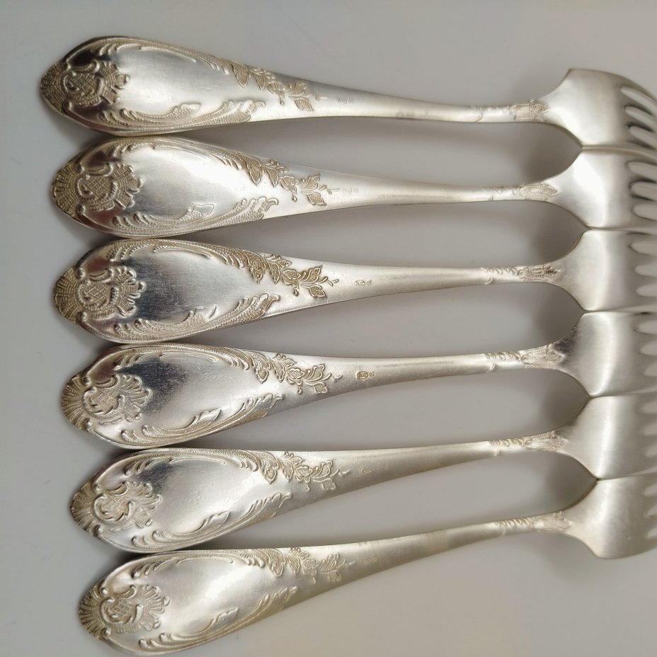 Набор из 6-ти столовых вилок, украшенных растительным декором