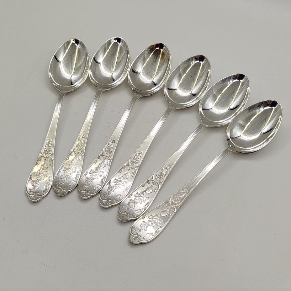 Набор из шести столовых ложек, украшенных растительным декором, мельхиор (медь-никель), Мстерская художественная фабрика  «Ювелир», СССР, 1976 г.