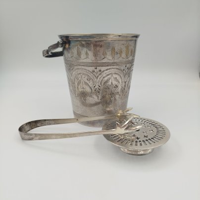 Ведерко для льда с орнаментальным декором в восточном стиле, щипцы в комплекте, латунь, серебрение, гравировка, Индия, 1970-1990 гг.