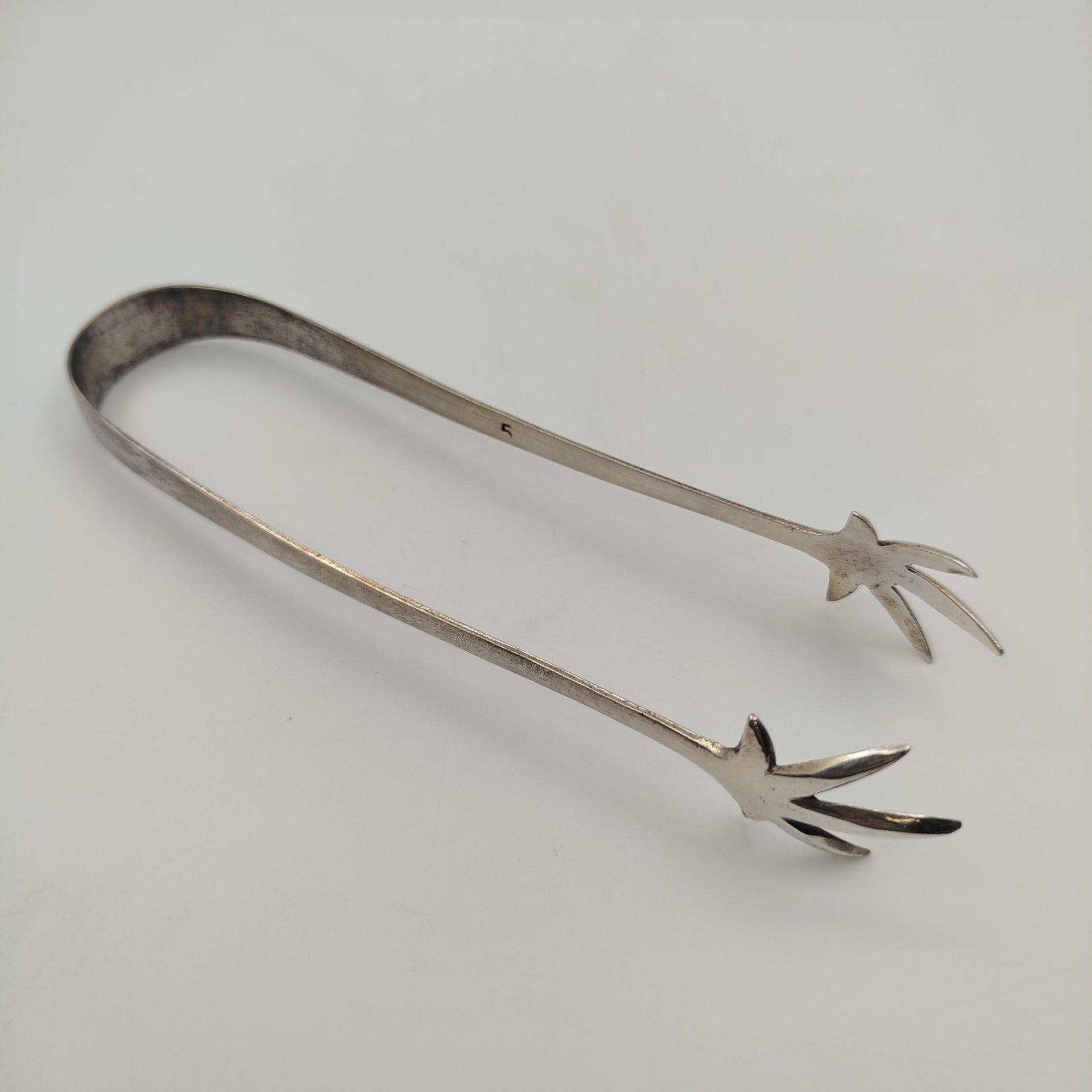 Ведерко для льда с орнаментальным декором в восточном стиле, щипцы в комплекте, латунь, серебрение, гравировка, Индия, 1970-1990 гг.