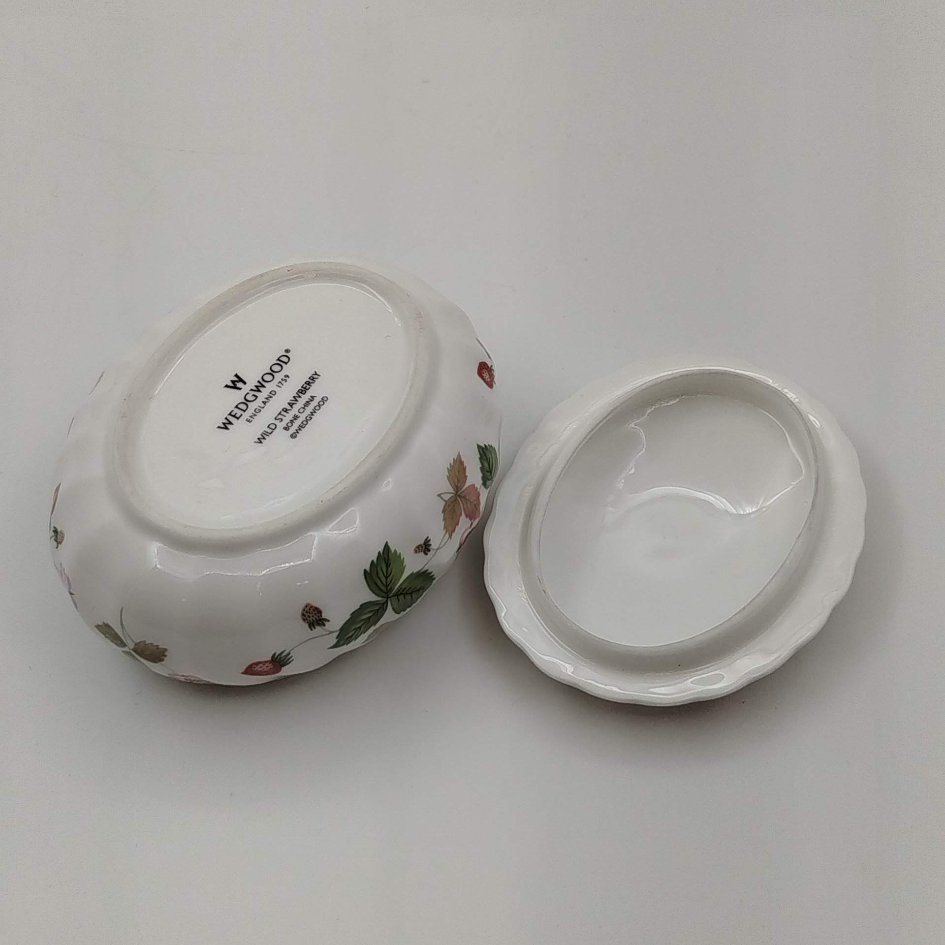 Шкатулка миниатюрная "Wild Strawberry" ("Земляника"), Wedgwood