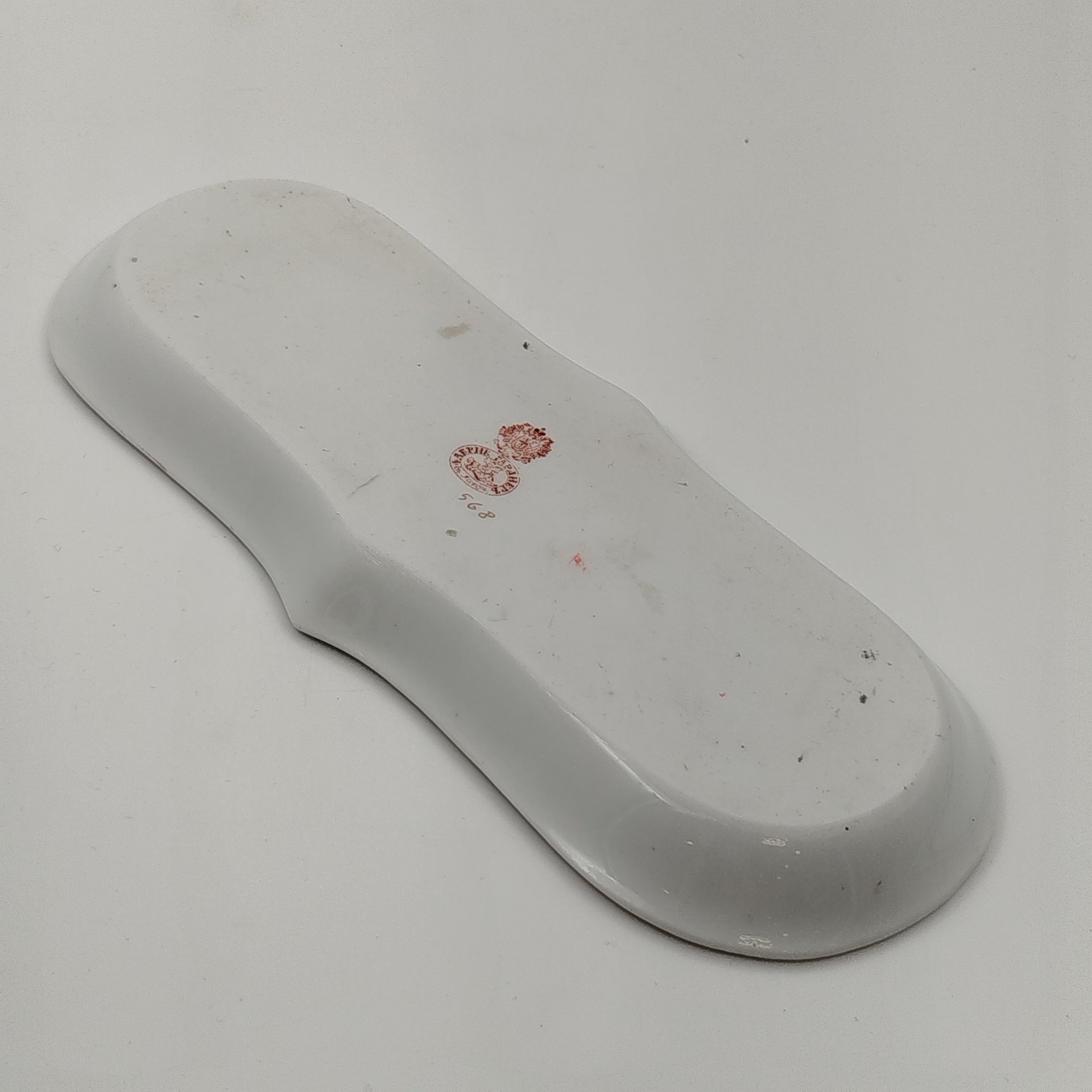 Лоток (визитница) с декором из роз, фарфор, крытье, золочение, деколь с подрисовкой, Фарфоровая фабрика Гарднера, Российская империя, 1870-1910 гг.